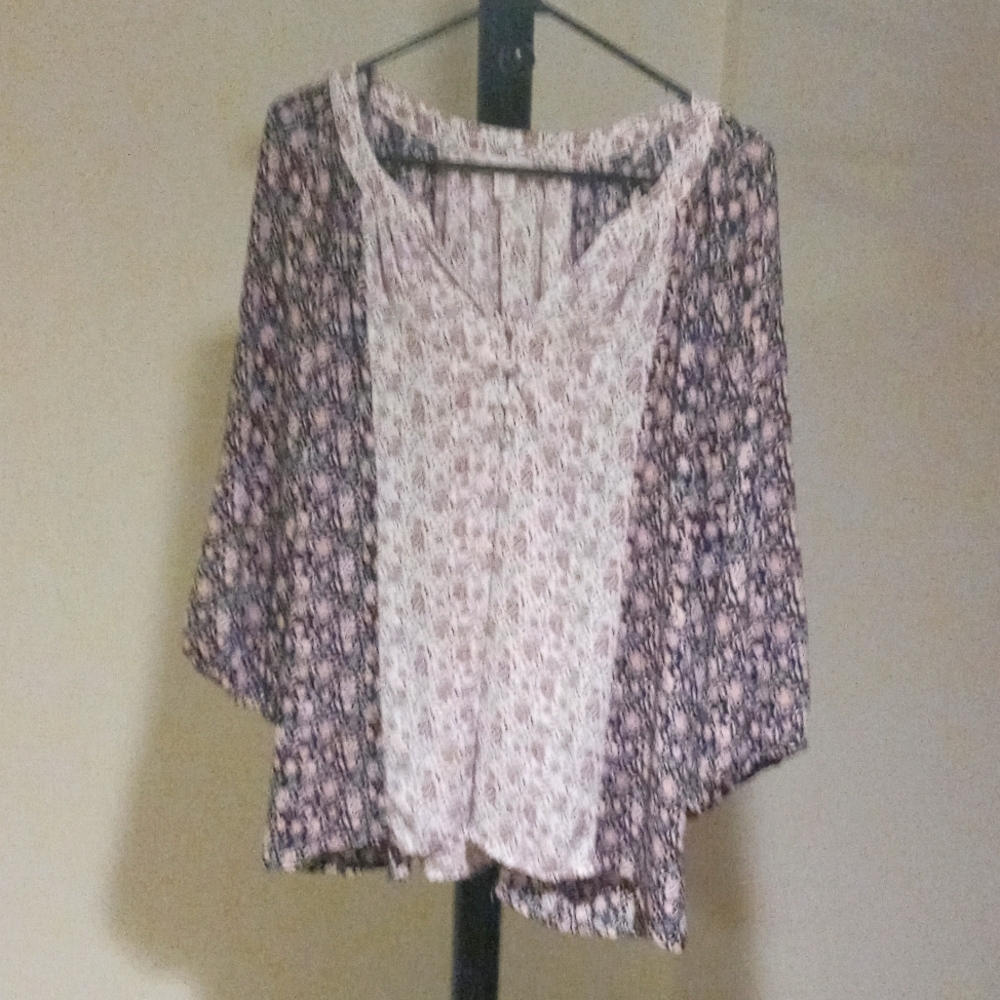Lila Rose size xl with floral print. 100% polyester light and great for summer